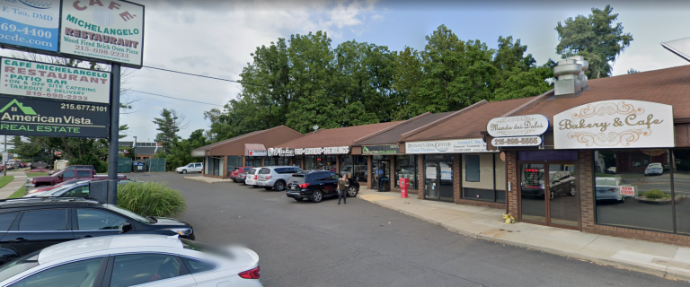 Strip mall in Philadelphia with bakery and cafe, representing commercial retail properties managed by Commercial PM Pennsylvania in Bucks County